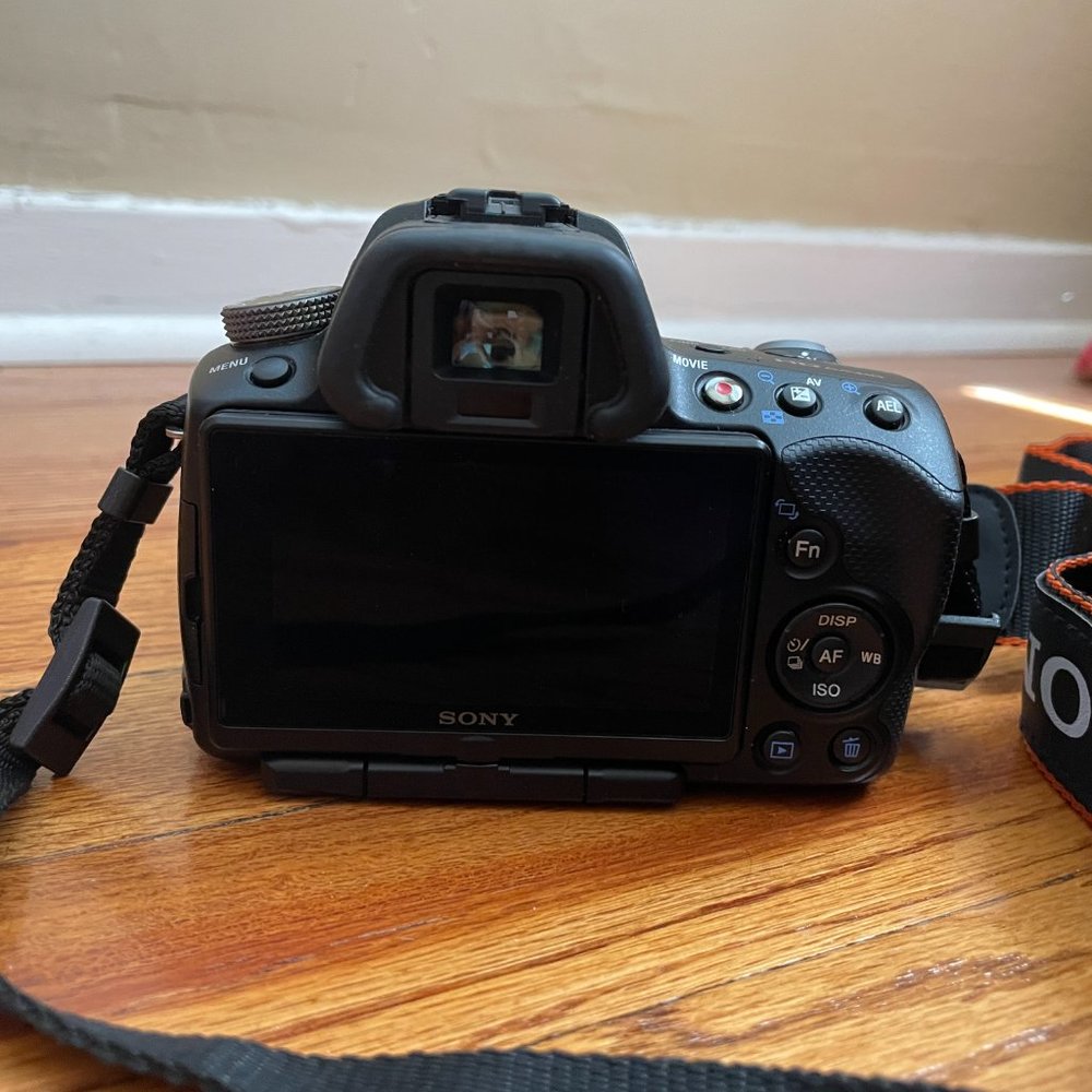 Sony Slt-a33 digital camera - Picture 3 of 3